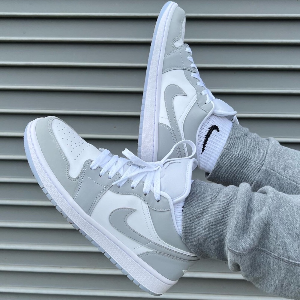 *Bought from Goat* WOMENS AIR JORDAN 1 LOW "WHITE WOLF GREY" SZ9.5 Used